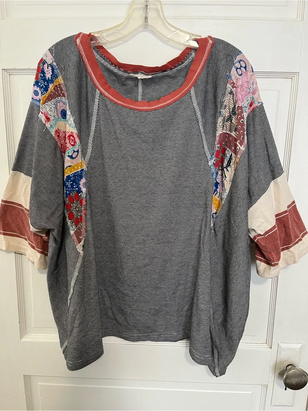 Easel Women’s Patchwork Short Sleeve Top in Gray with Coral Trim L - Picture 1 of 4